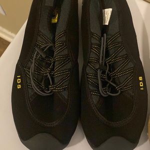 #4 Men’s Size 9 Body Glove Water shoes